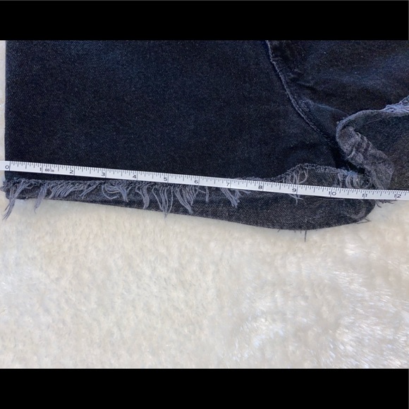 Levi’s Black Denim Shorts - Picture 6 of 6